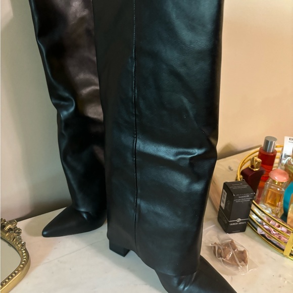 Fold over heeled boots -size 8 - Picture 3 of 6